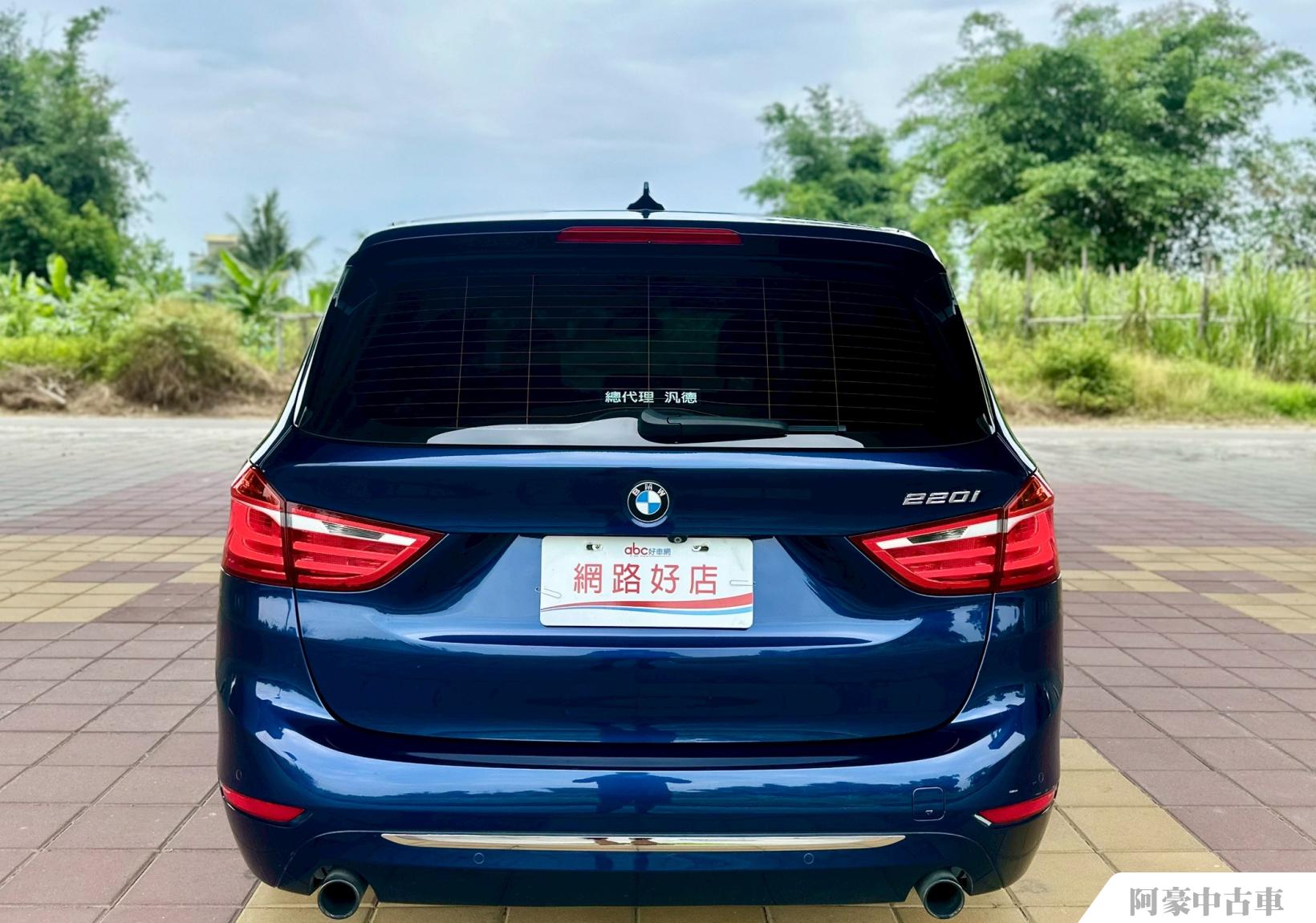 BMW 220I